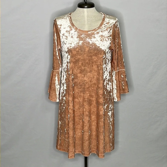 Nally & Millie Crushed Velvet Bell Sleeve Dress in Iced Coral - Size XS - Picture 1 of 5